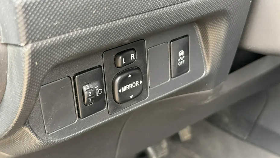 TOYOTA Auris -