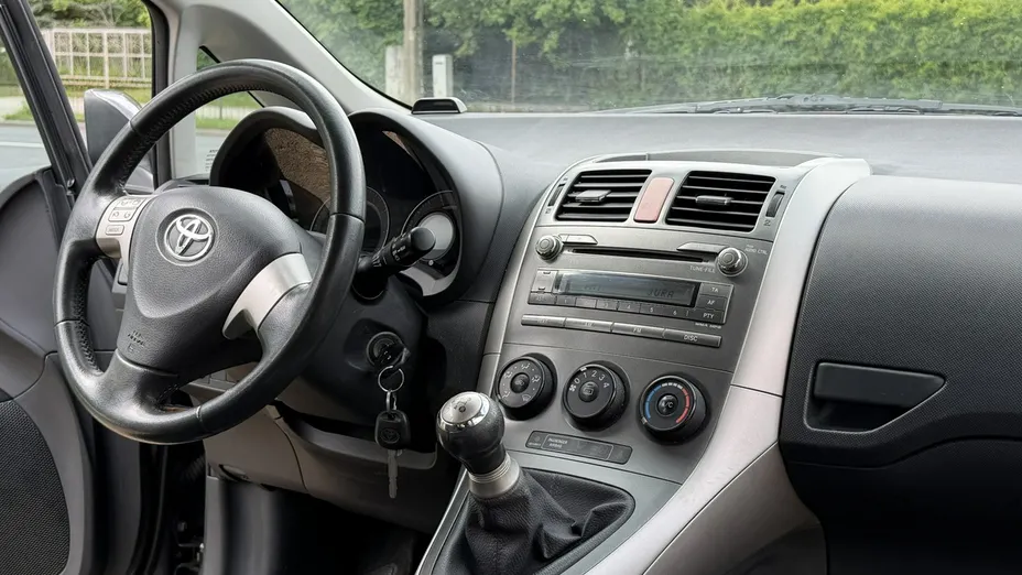 TOYOTA Auris -