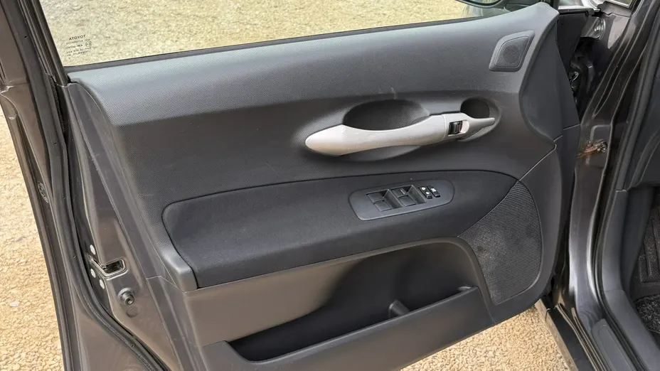 TOYOTA Auris -