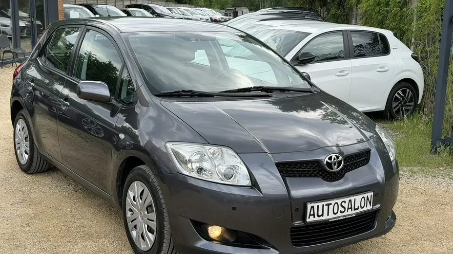 TOYOTA Auris -