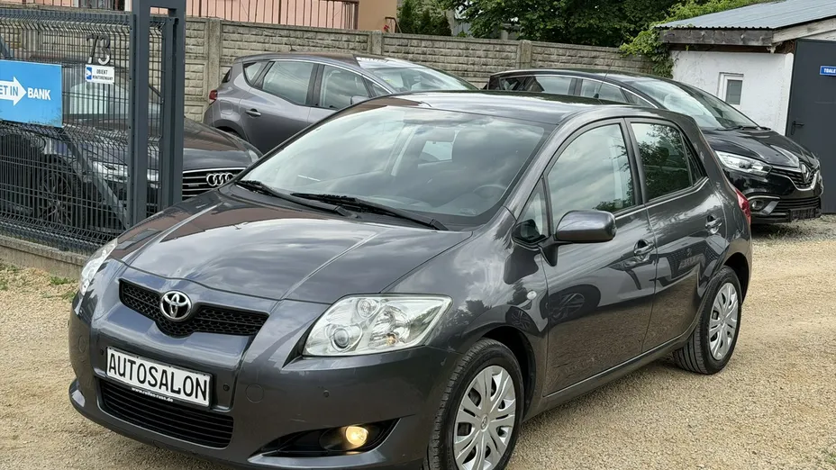 TOYOTA Auris -