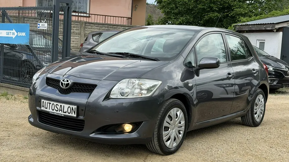 TOYOTA Auris -