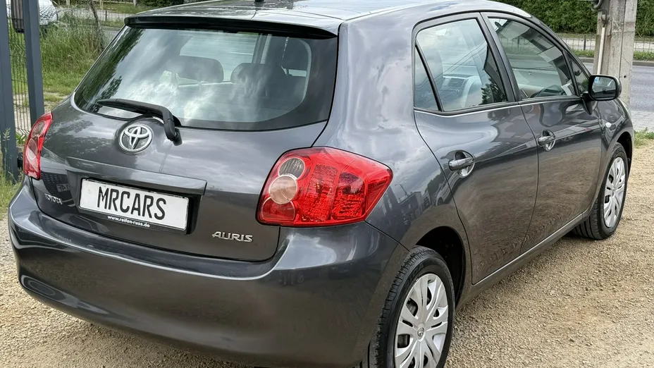 TOYOTA Auris -