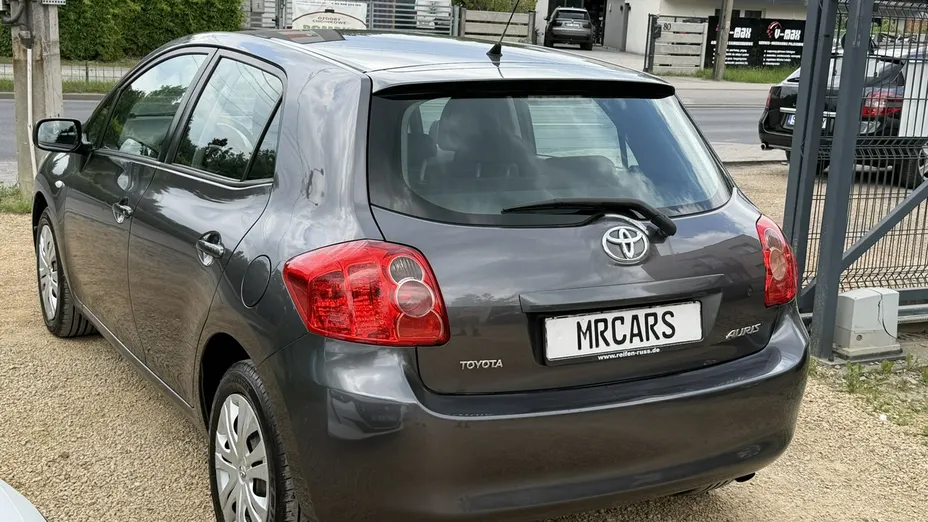 TOYOTA Auris -