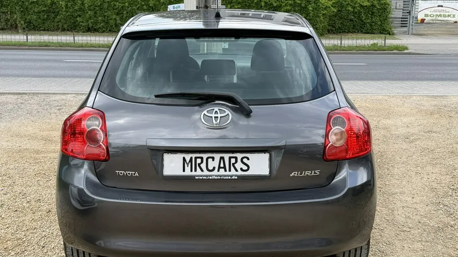 TOYOTA Auris -