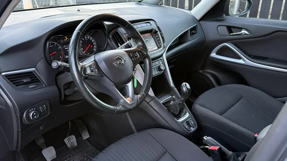 OPEL Zafira -