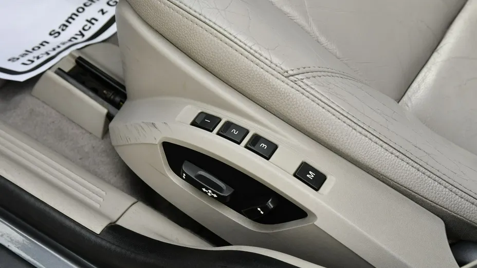 VOLVO V50 -