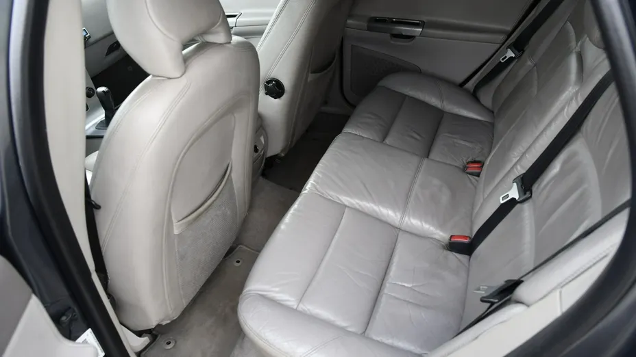 VOLVO V50 -