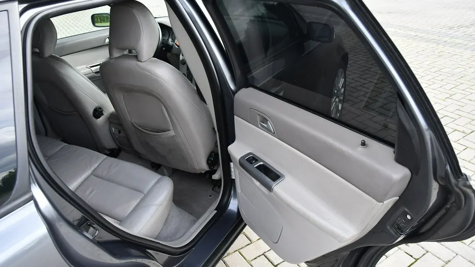 VOLVO V50 -