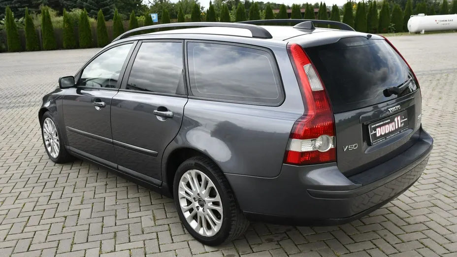 VOLVO V50 -
