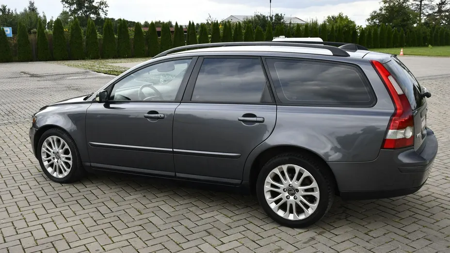 VOLVO V50 -