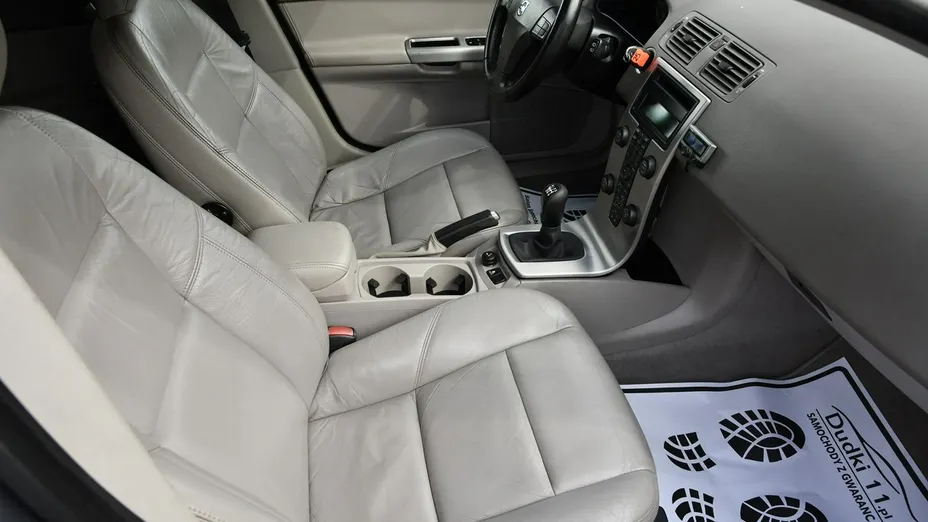 VOLVO V50 -