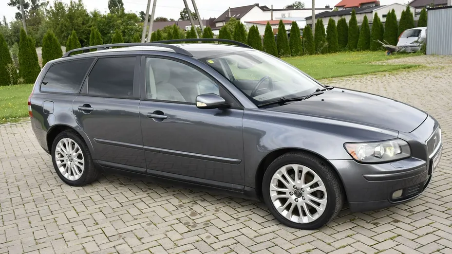 VOLVO V50 -