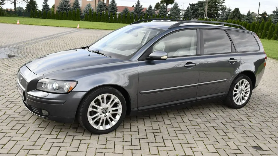 VOLVO V50 -