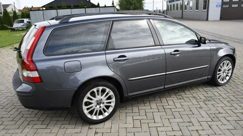 VOLVO V50 -