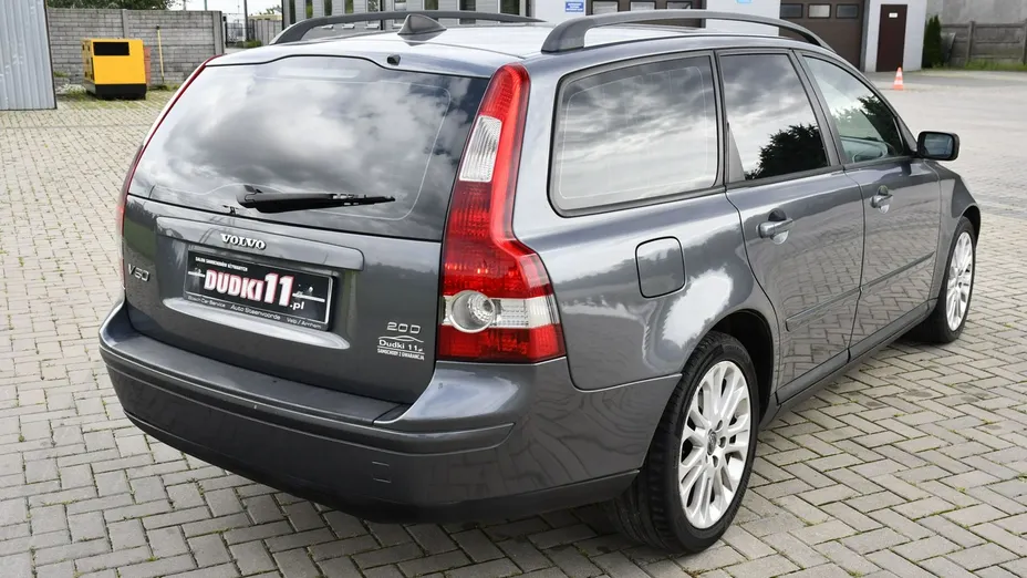 VOLVO V50 -