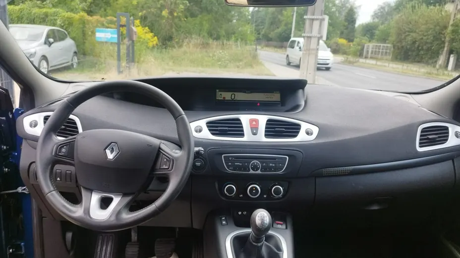 RENAULT Scenic -