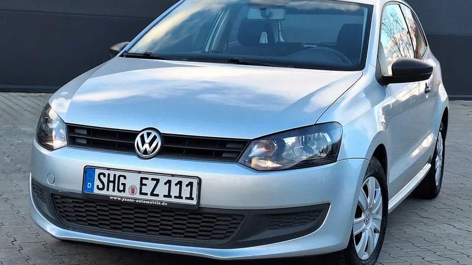 VOLKSWAGEN Polo -