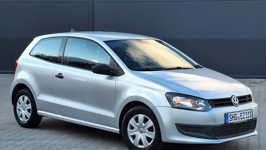 VOLKSWAGEN Polo -