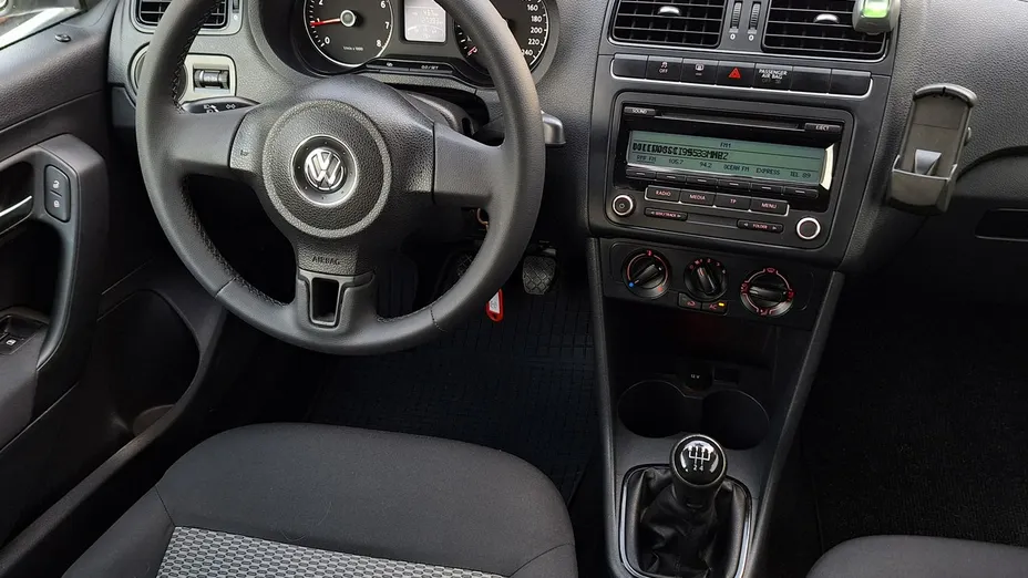 VOLKSWAGEN Polo -