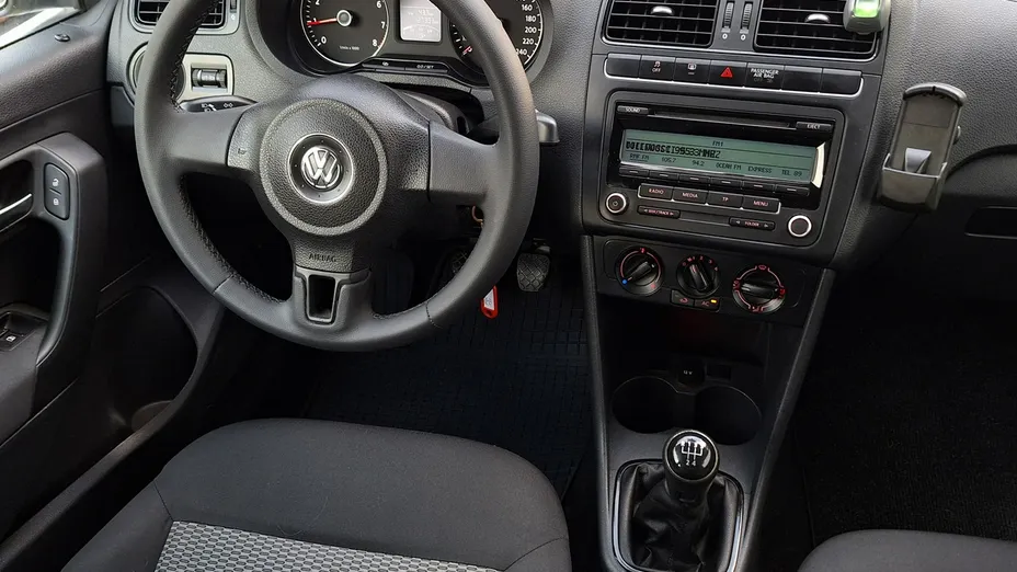 VOLKSWAGEN Polo -