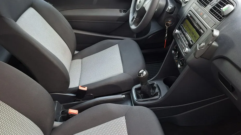 VOLKSWAGEN Polo -