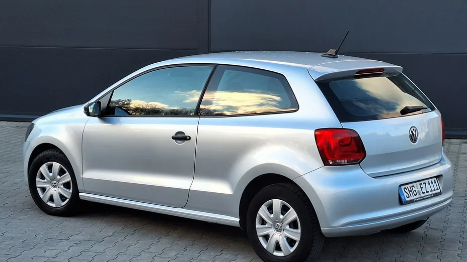 VOLKSWAGEN Polo -