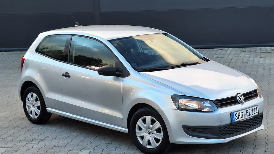 VOLKSWAGEN Polo -