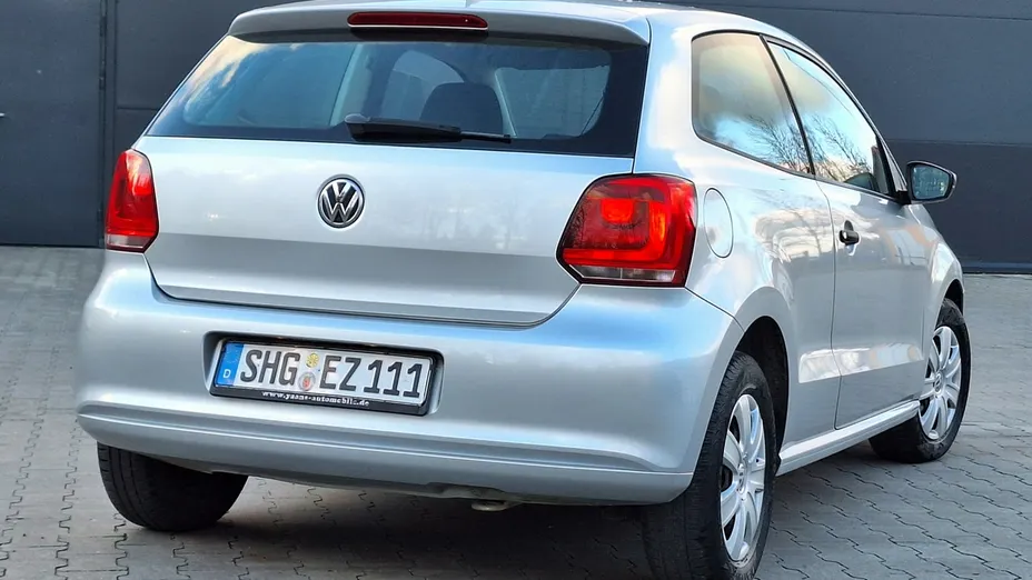VOLKSWAGEN Polo -