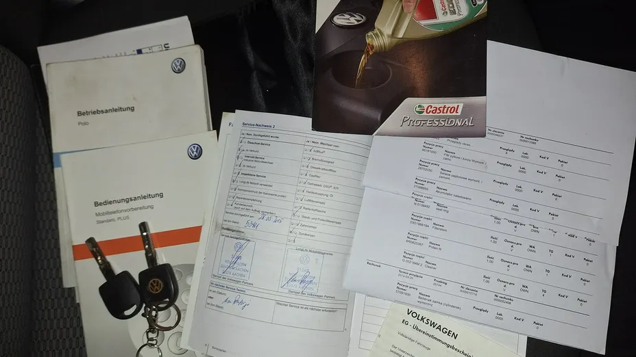 VOLKSWAGEN Polo -