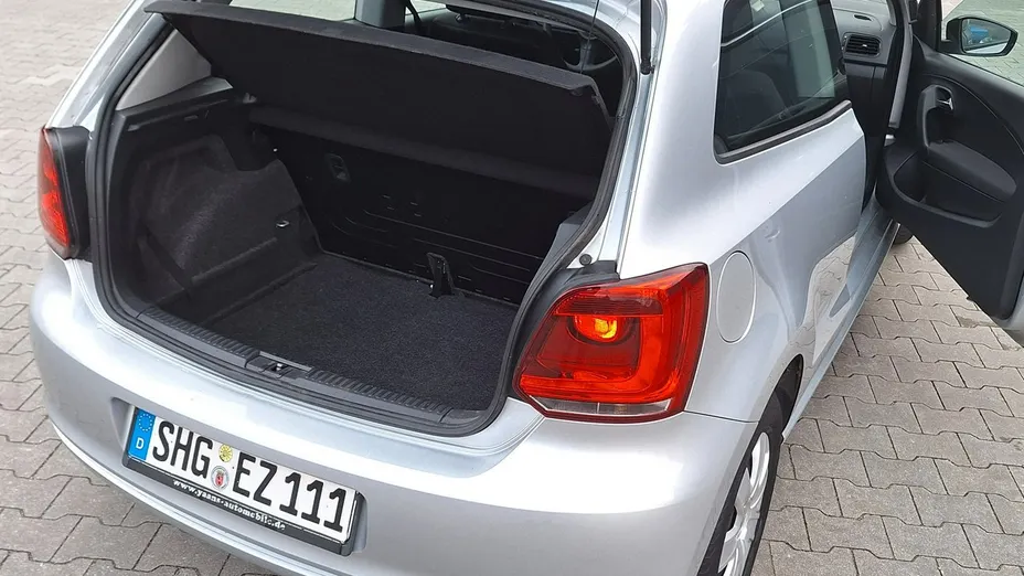 VOLKSWAGEN Polo -