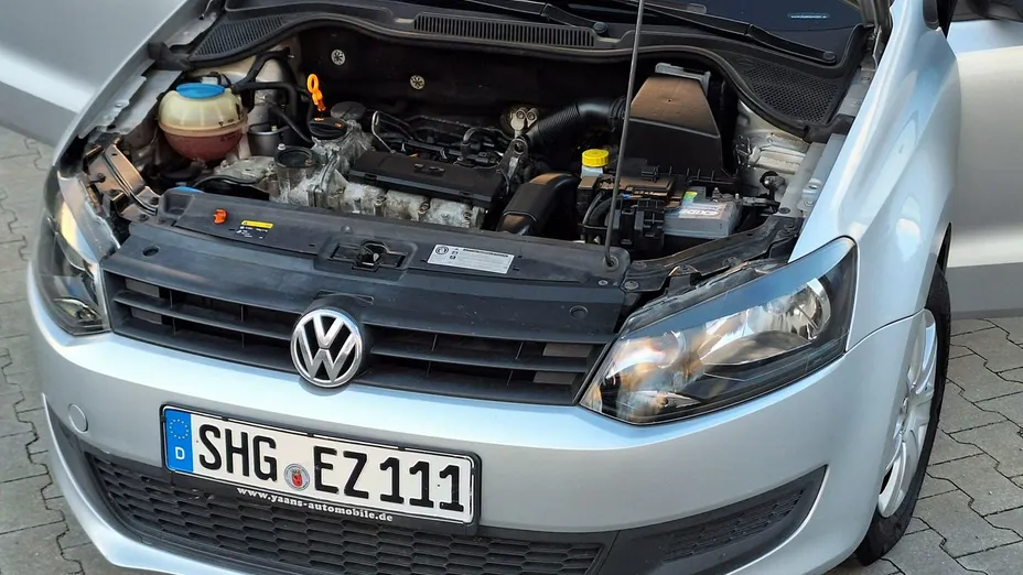 VOLKSWAGEN Polo -