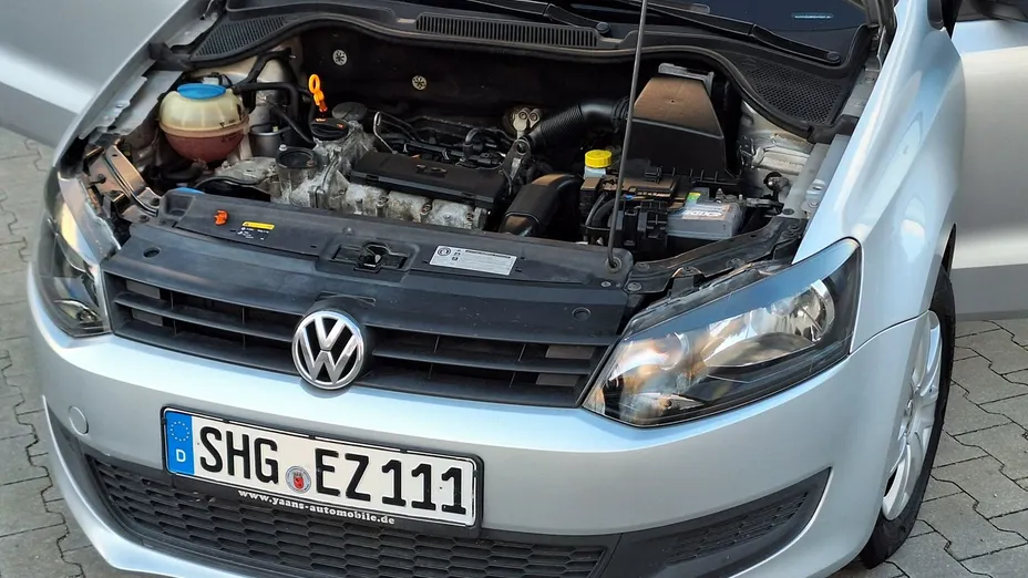 VOLKSWAGEN Polo -