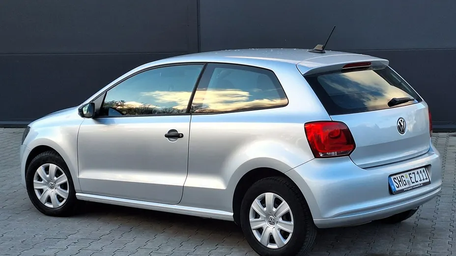 VOLKSWAGEN Polo -