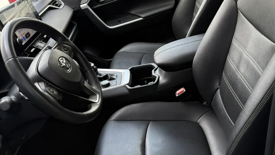 TOYOTA RAV4 -