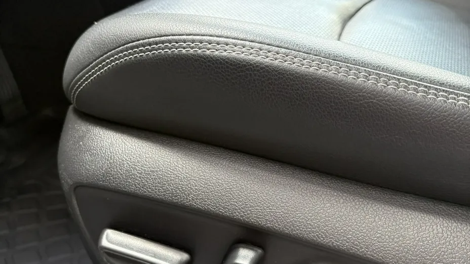 TOYOTA RAV4 -