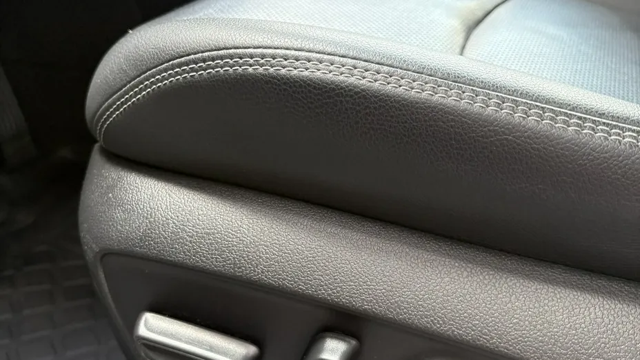 TOYOTA RAV4 -