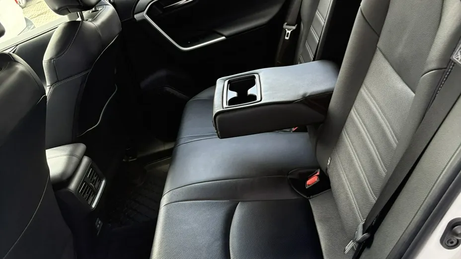 TOYOTA RAV4 -
