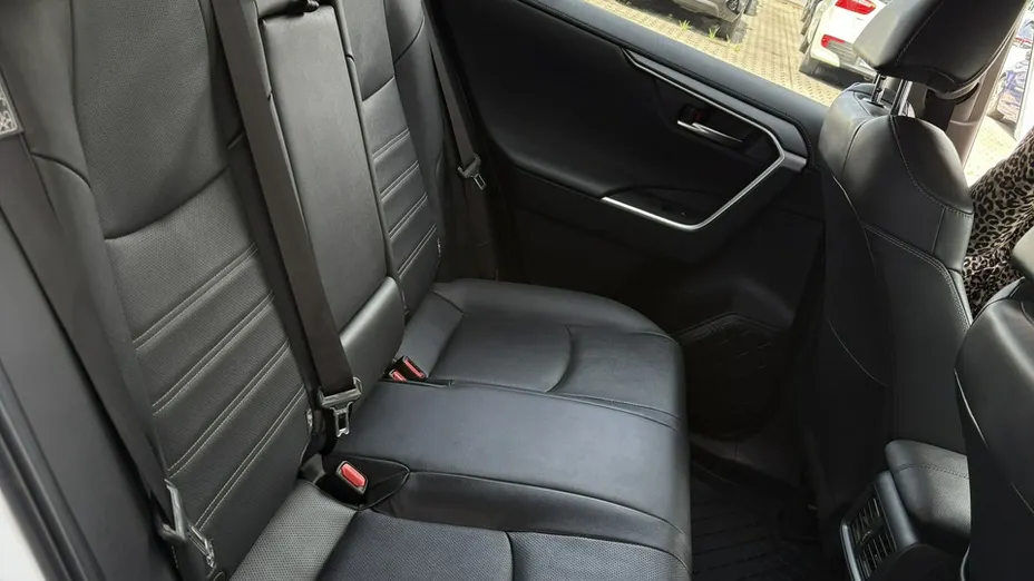 TOYOTA RAV4 -