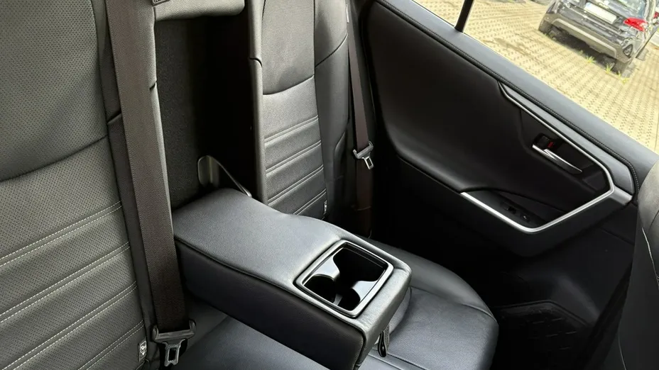 TOYOTA RAV4 -