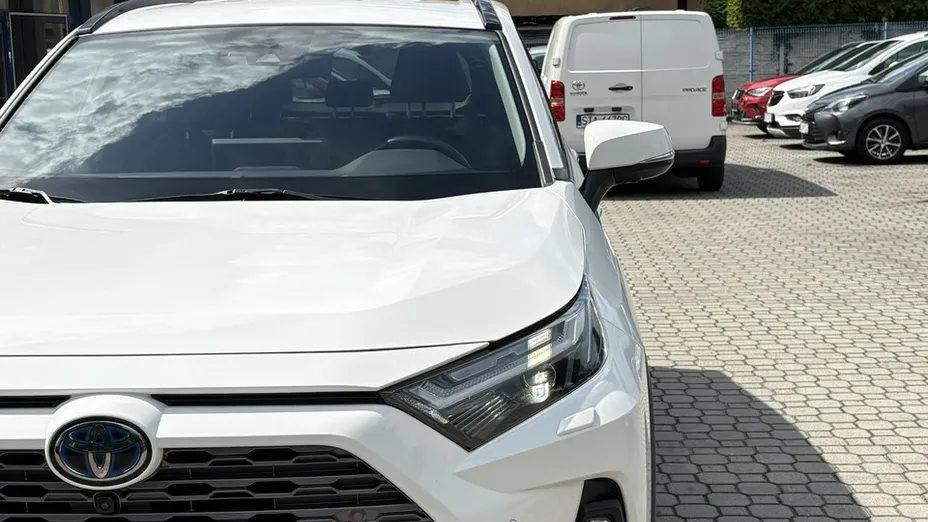 TOYOTA RAV4 -
