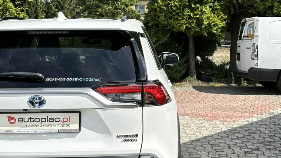 TOYOTA RAV4 -