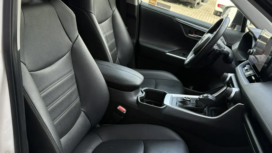 TOYOTA RAV4 -