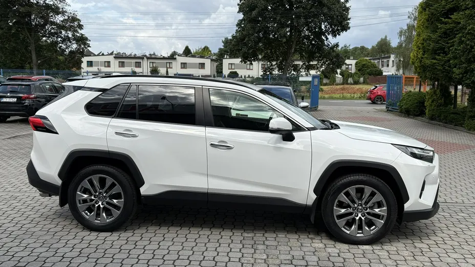TOYOTA RAV4 -