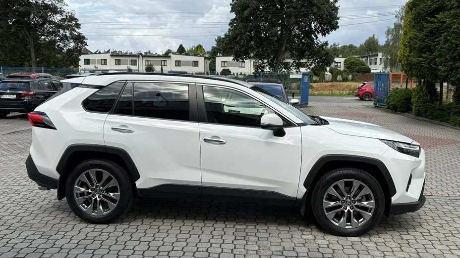 TOYOTA RAV4 -