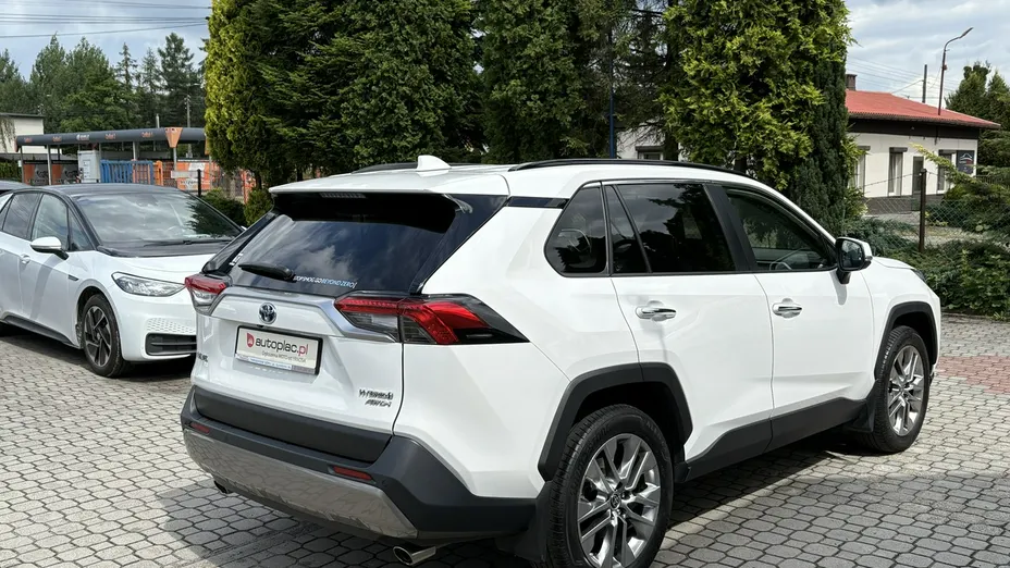 TOYOTA RAV4 -