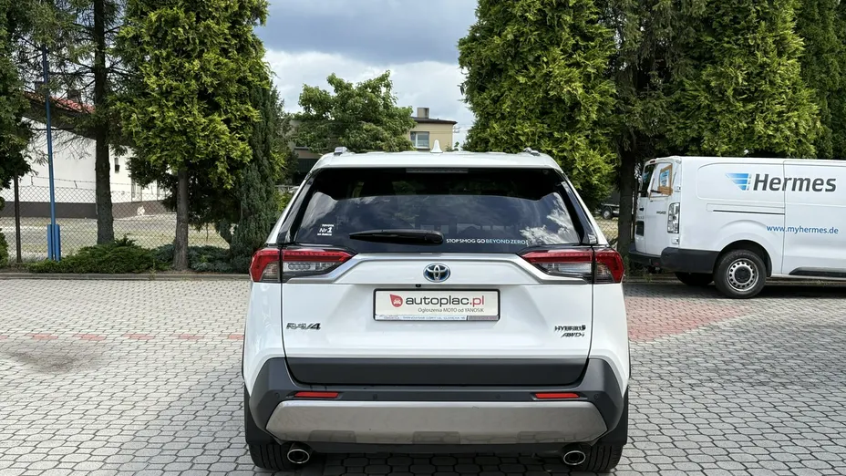 TOYOTA RAV4 -