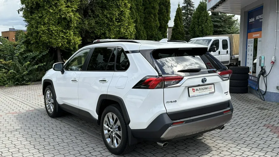 TOYOTA RAV4 -