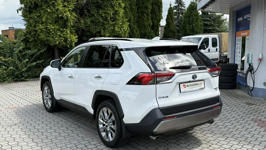 TOYOTA RAV4 -