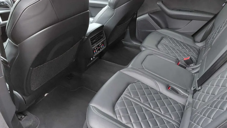 AUDI Q8 -